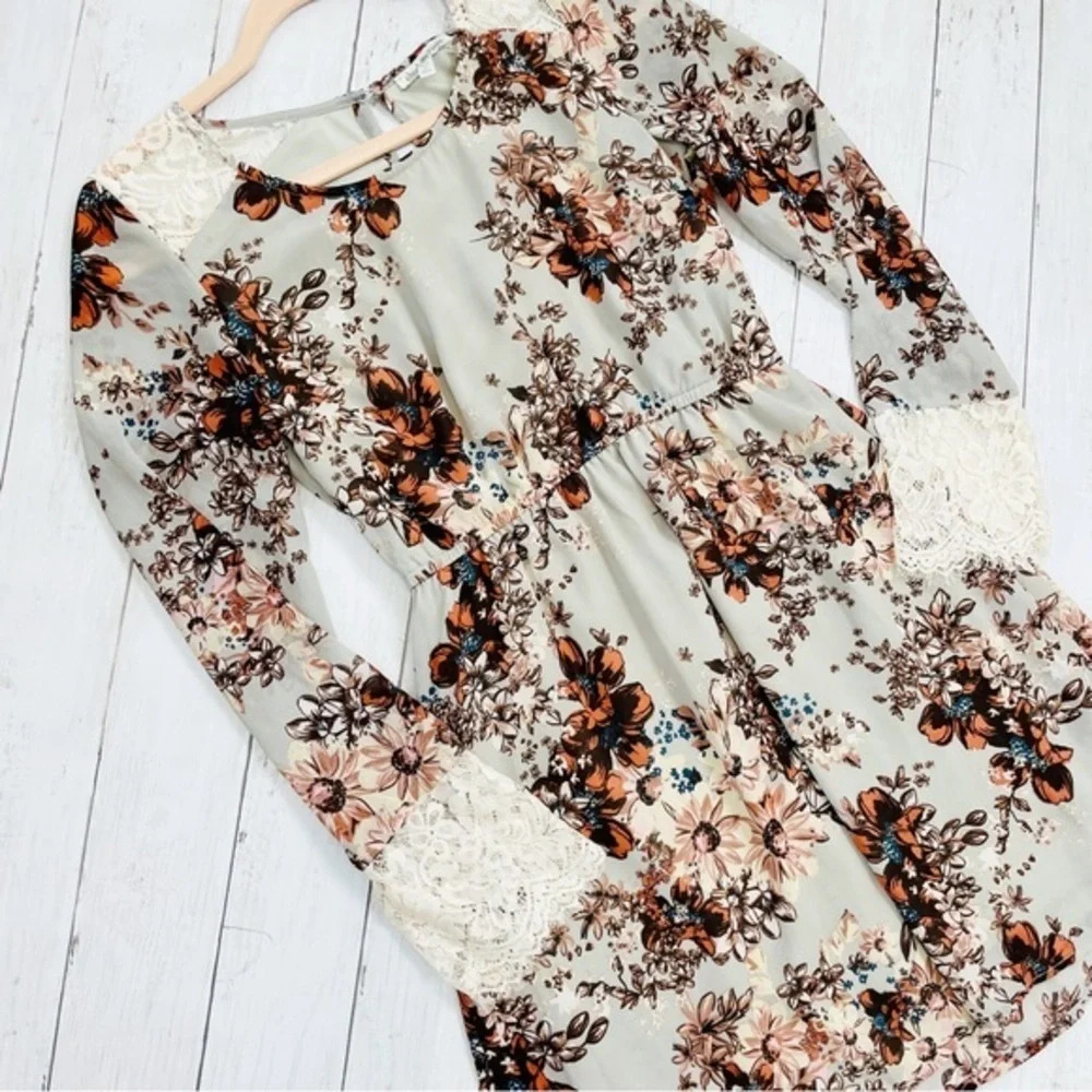 Charlotte Ruse Floral Elastic Waist Size XS